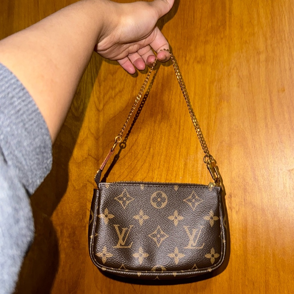 Louis Vuitton mini pochette
